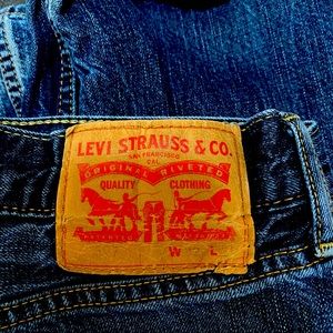 Levi’s jeans denim dark wash distressed Men’s 32